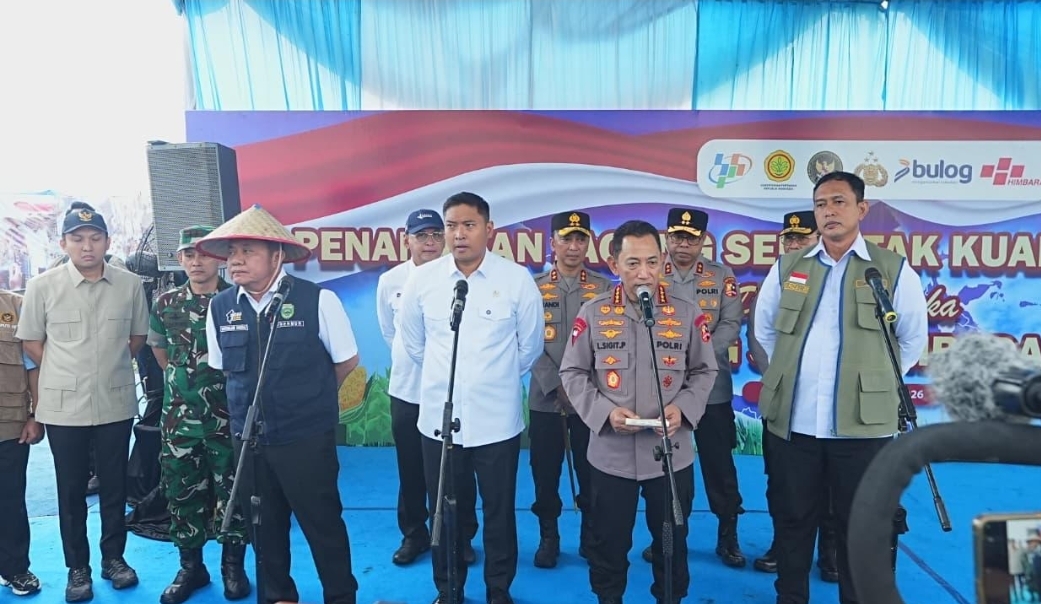 Kapolri Tanam Jagung di Ogan Ilir, Resmikan 57 Jembatan Merah Putih Presisi