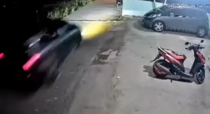 Pencuri Pakai Mobil di Palembang Kepergok Warga Hendak ke Pasar, Melaju Kencang Lepaskan Tembakan 