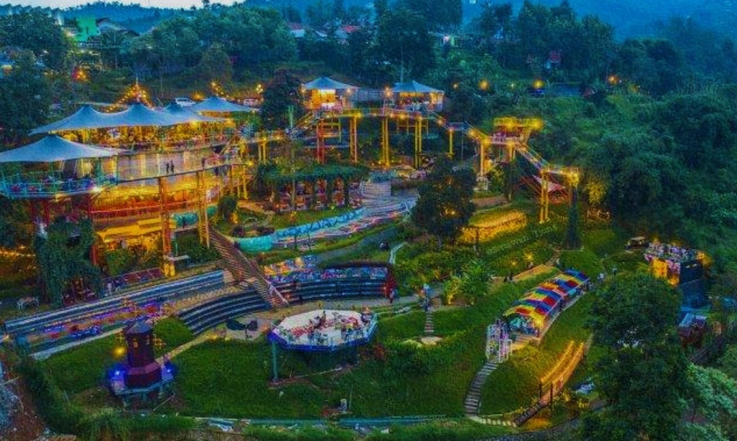Update Harga Tiket Masuk ke D’Dieuland, Bandung, Tempat Wisata Mirip Disneyland!