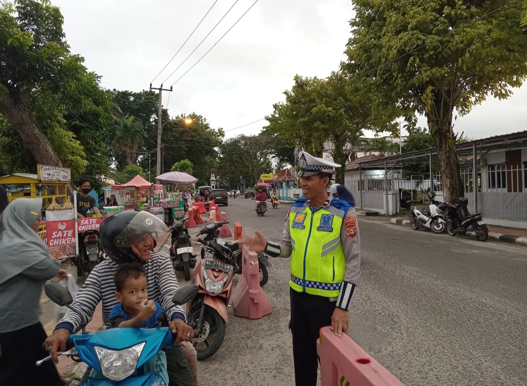 Satlantas Polres OKI Ajak Warga Tertib Parkir  Dukung Kelancaran Lalu Lintas