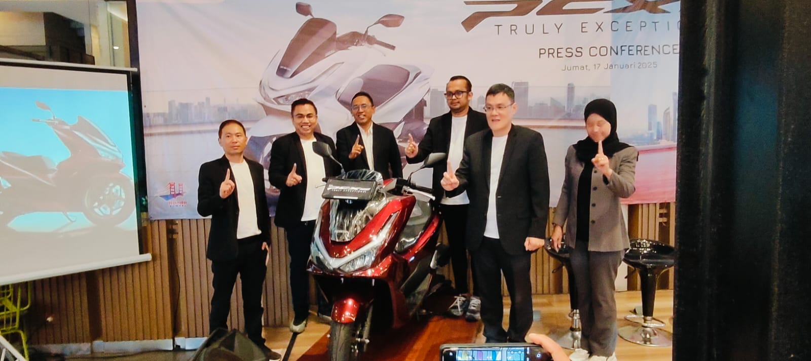 RESMI, New Honda PCX 160 Mengaspal di Jalanan Kota Palembang: Skutik Premium Bongsor Berteknologi Terkini