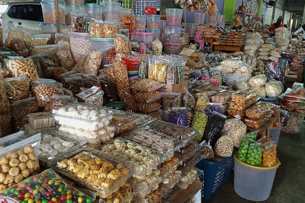 Jelang Idul Adha 1445 H, Penjualan Kue Kering di Muara Enim Sepi