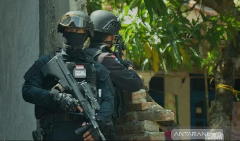 Densus Antiteror Tangkap Seorang Pria Terduga Teroris di Desa Mulya Guna Teluk Gelam OKI