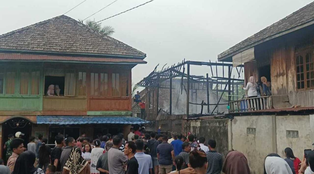 Rumah Warga di Kelurahan Mangun Jaya Kayuagung Terbakar, Sisakan Puing-puing