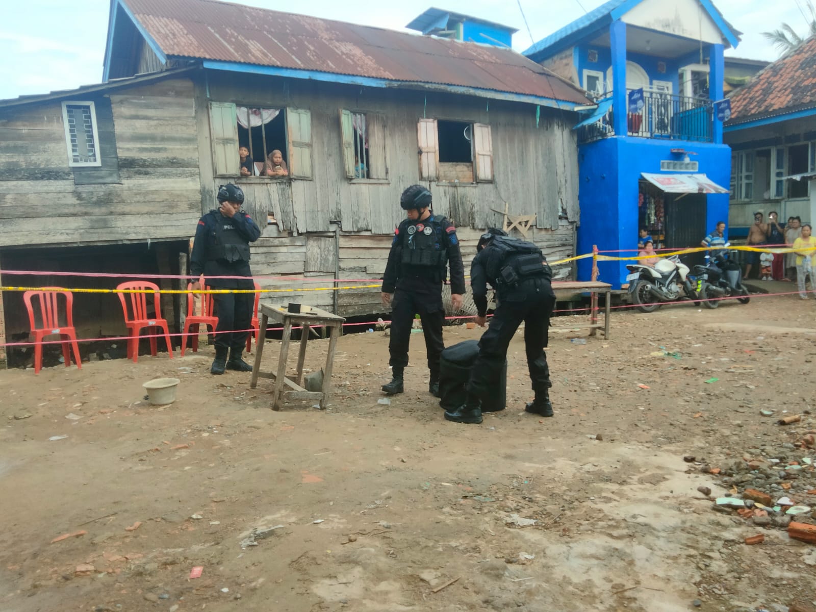 Gali Tanah Bangun Pondasi Rumah, Warga Lorong H Umar SU I Palembang Dihebohkan Dugaan Temuan Bom