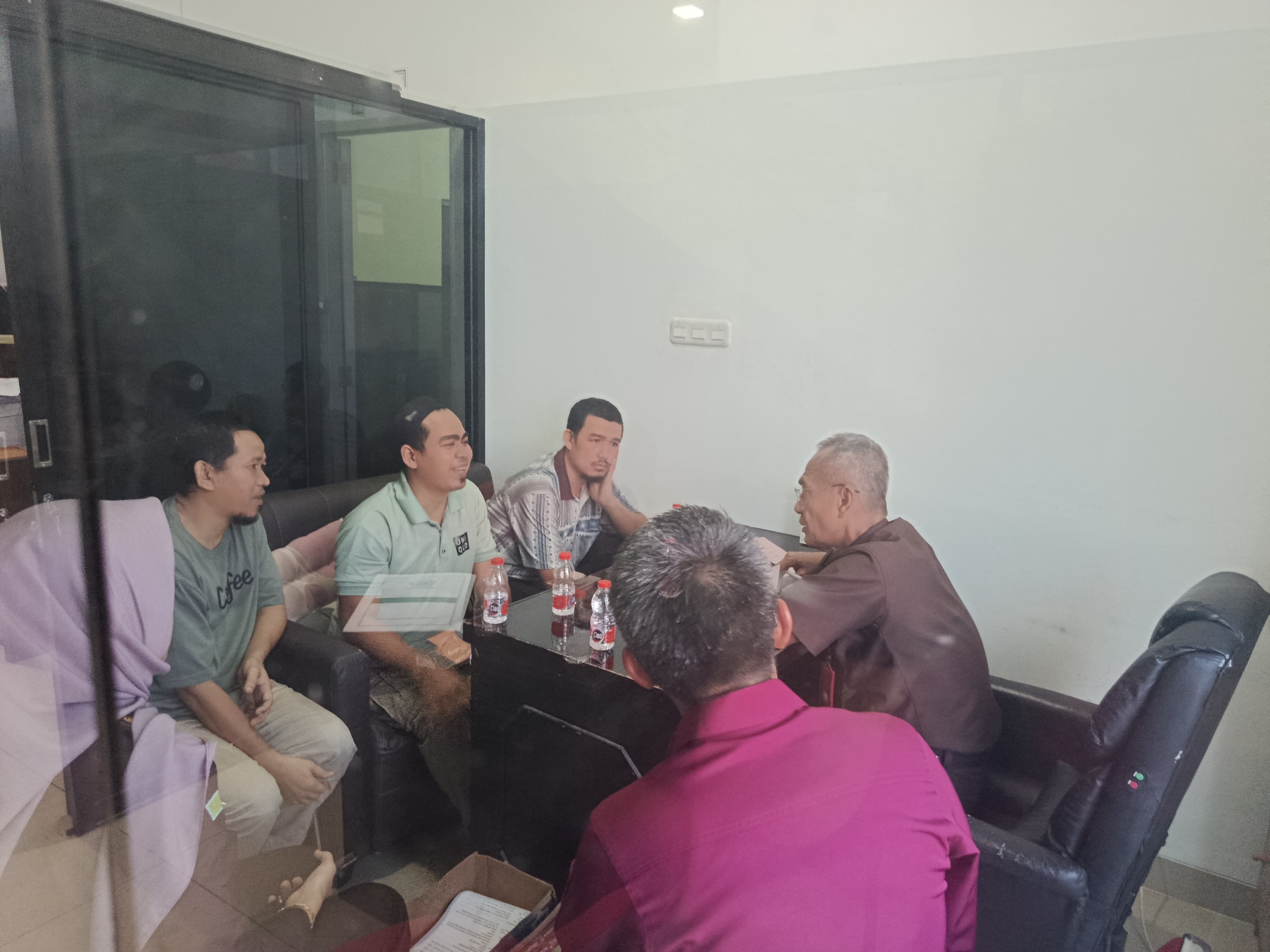 Kejati Terima Tahap II Tiga Tersangka Rokok Ilegal Tanpa Cukai dari Bea Cukai DJBC Sumsel