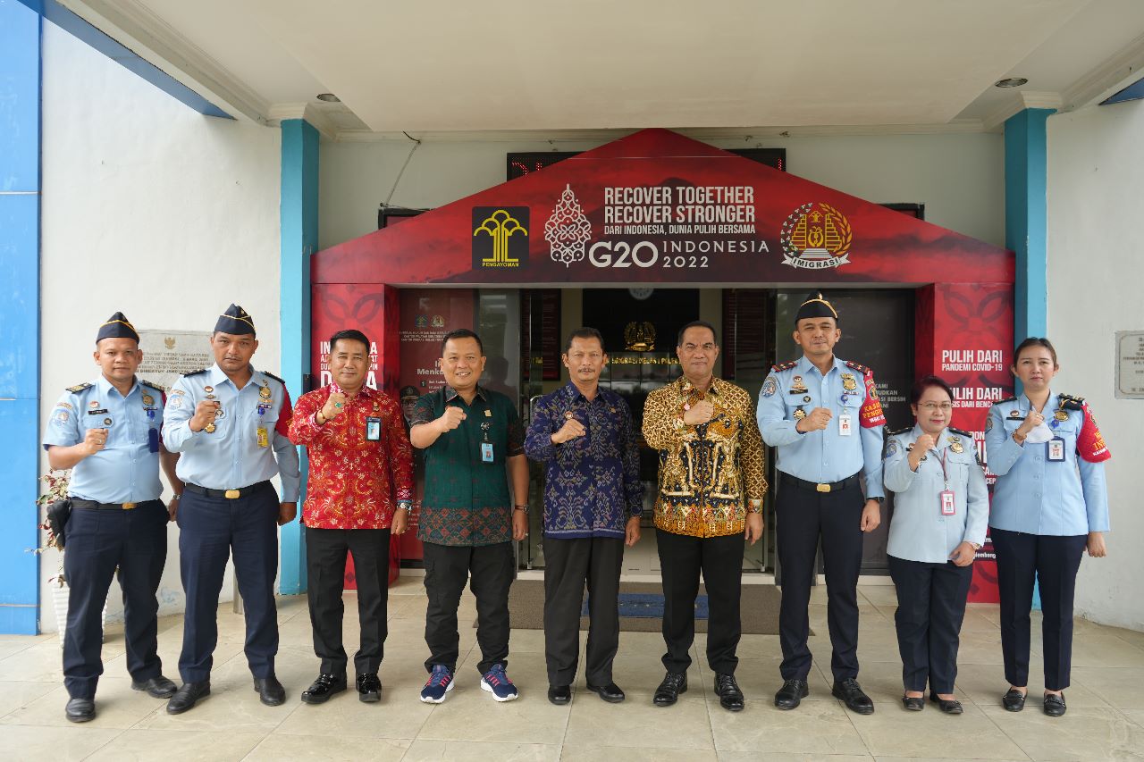 Kakanwil Kemenkumham Sumsel Tinjau Pelayanan Keimigrasian di Kanim Palembang