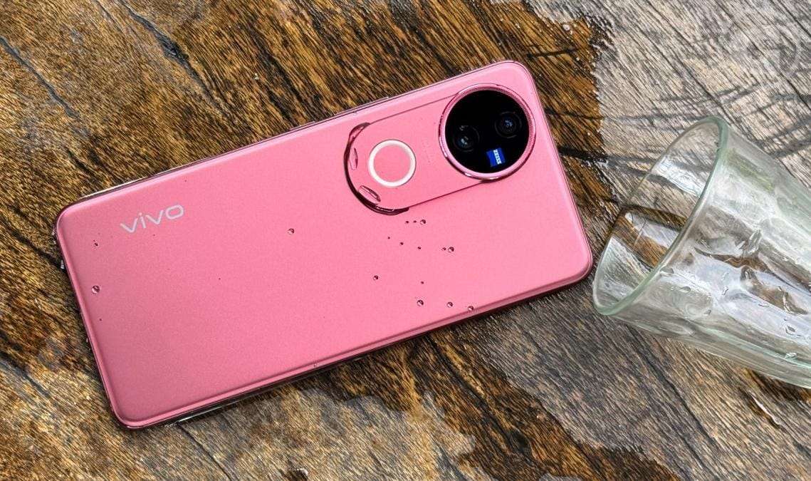 Smartphone Terbaru Vivo V50 5G Hadirkan Desain Rounded Edge dengan Dual Sertifikasi