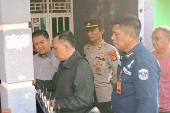 2 Jam Rumah Kabid Dinsos Prabumulih Digeledah Tim Jaksa Kejari, Kapolsek Bantu Pengamanan Alhamdulillah Lancar