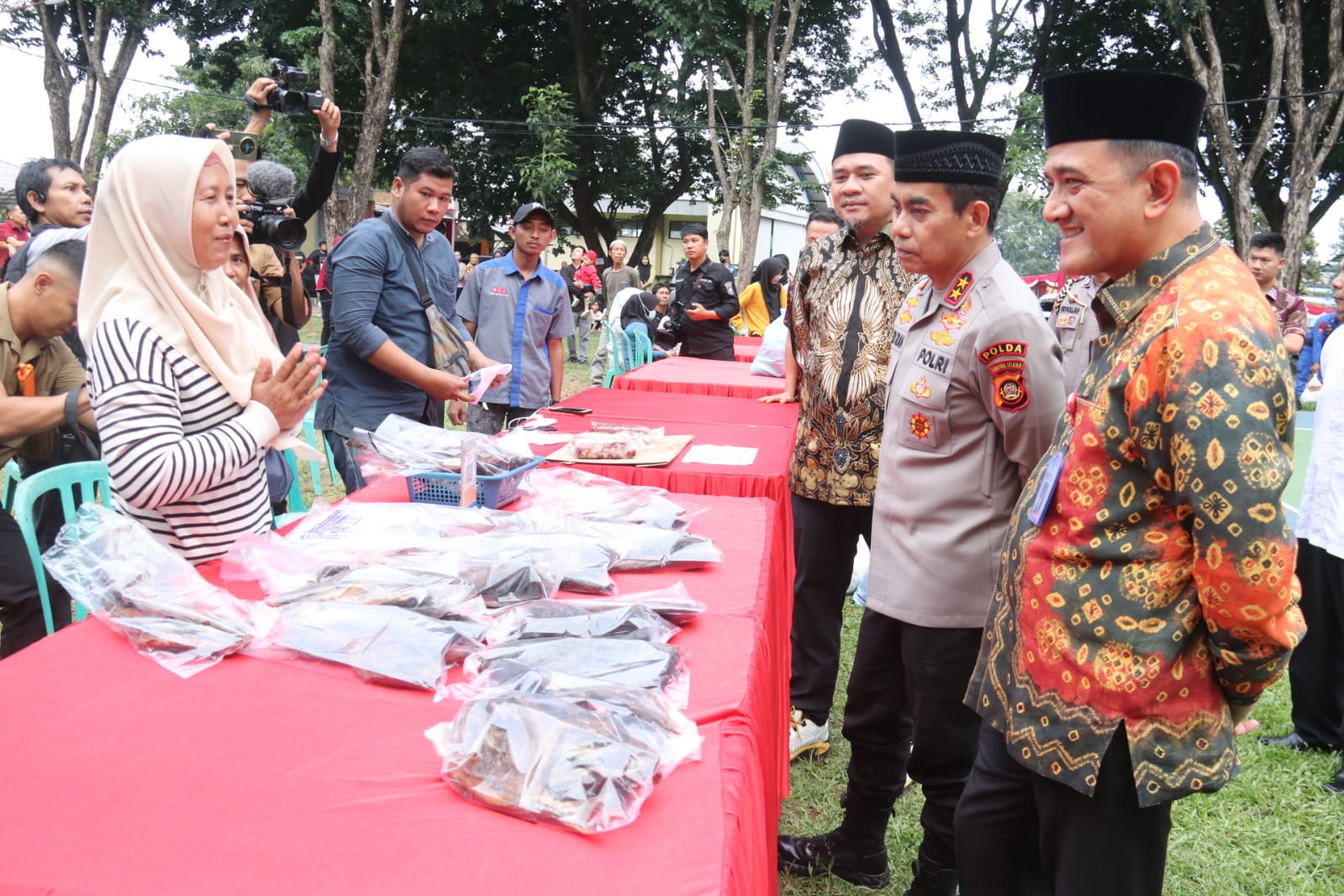 Bazar Ramadan Bukti Kepedulian Memperkuat Rasa Kekeluargaan Polri dengan Masyarakat 