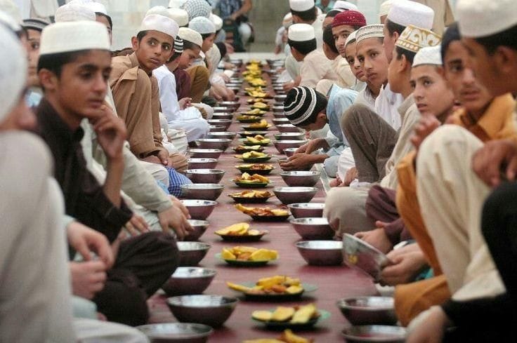 Tips Bukber Berkah Saat Ramadhan, Tetap Asyik Kumpul Bareng Tanpa Lewatkan Ibadah  
