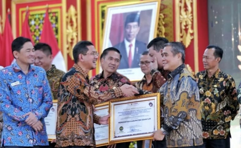Wabup Ogan Ilir Terima Penghargaan dari Ombudsman RI, Buah Hasil Berikan Pelayanan Terbaik untuk Masyarakat