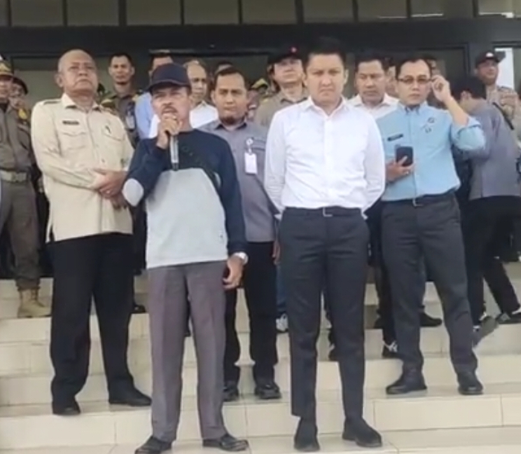 Gelar Aksi di Hadapan Bupati Ogan Ilir, Warga Desa Tanjung Baru Minta Copot Kades dan Tolak HGU PT Gembala