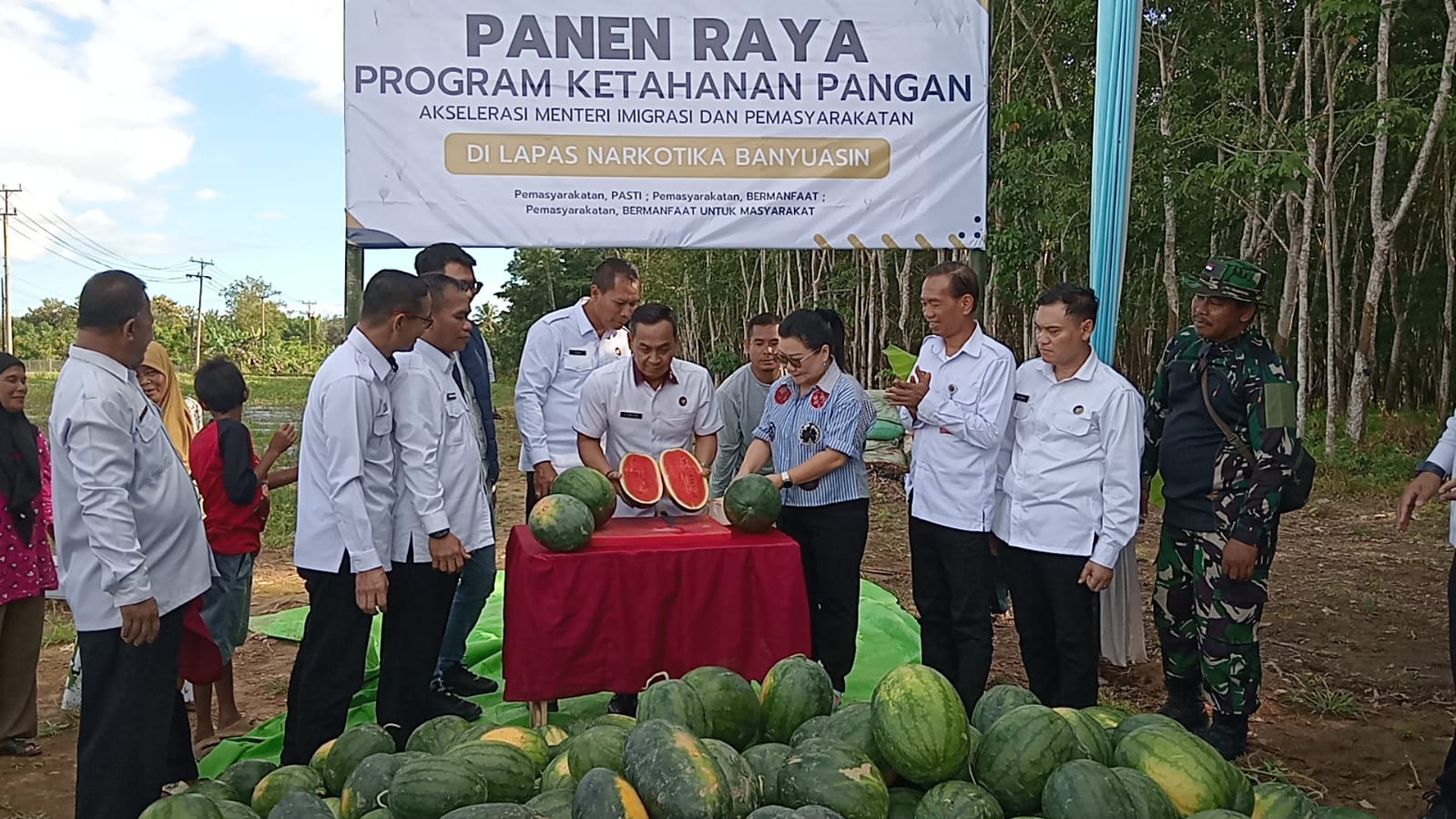 Lahan Kosong Lapas Narkotika Banyuasin Hasilkan 1 Ton Buah Semangka Kualitas Terbaik