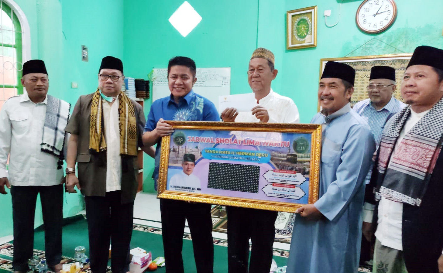 Safari Jumat di Masjid Roudhotul Jannah, HD Serahkan Bantuan 