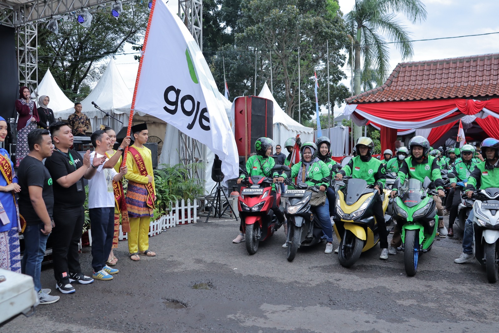Peringati HUT Kota Palembang Ke-1340, Ratu Dewa Lepas Puluhan Driver Gojek Kelilingi Palembang 