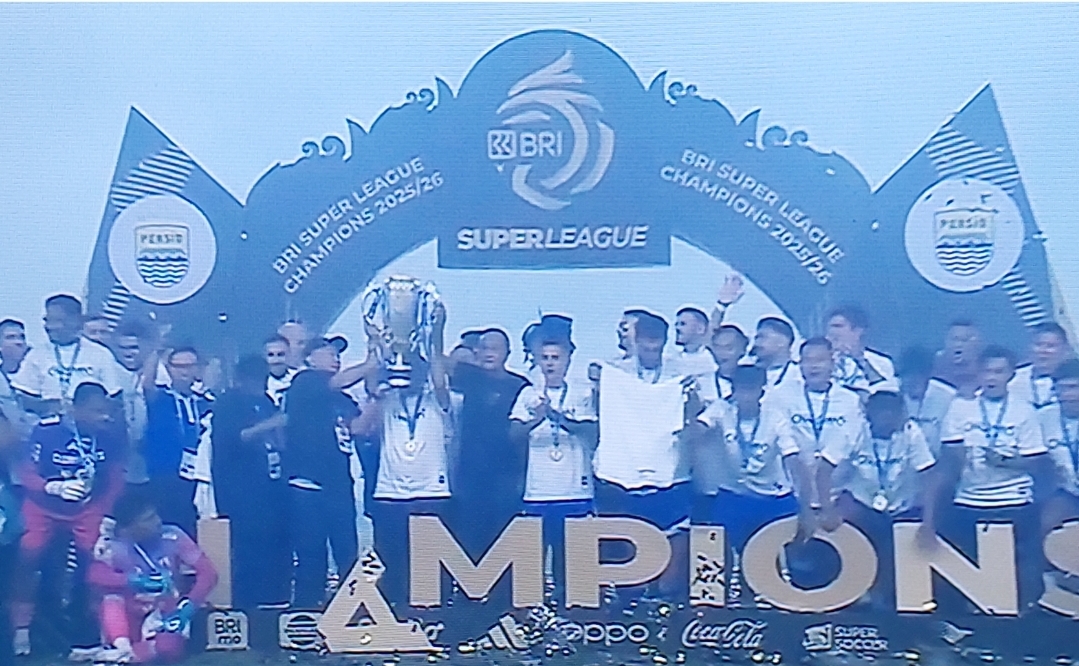 MAUNG BANDUNG MENGGILA! Persib Juara Tiga Kali Beruntun