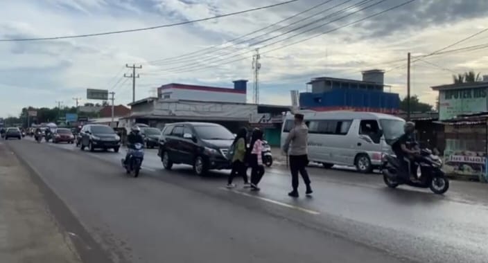 Kapolres Ogan Ilir Pimpin Strong Point di Jalan Lintas Timur Indralaya-Prabumulih