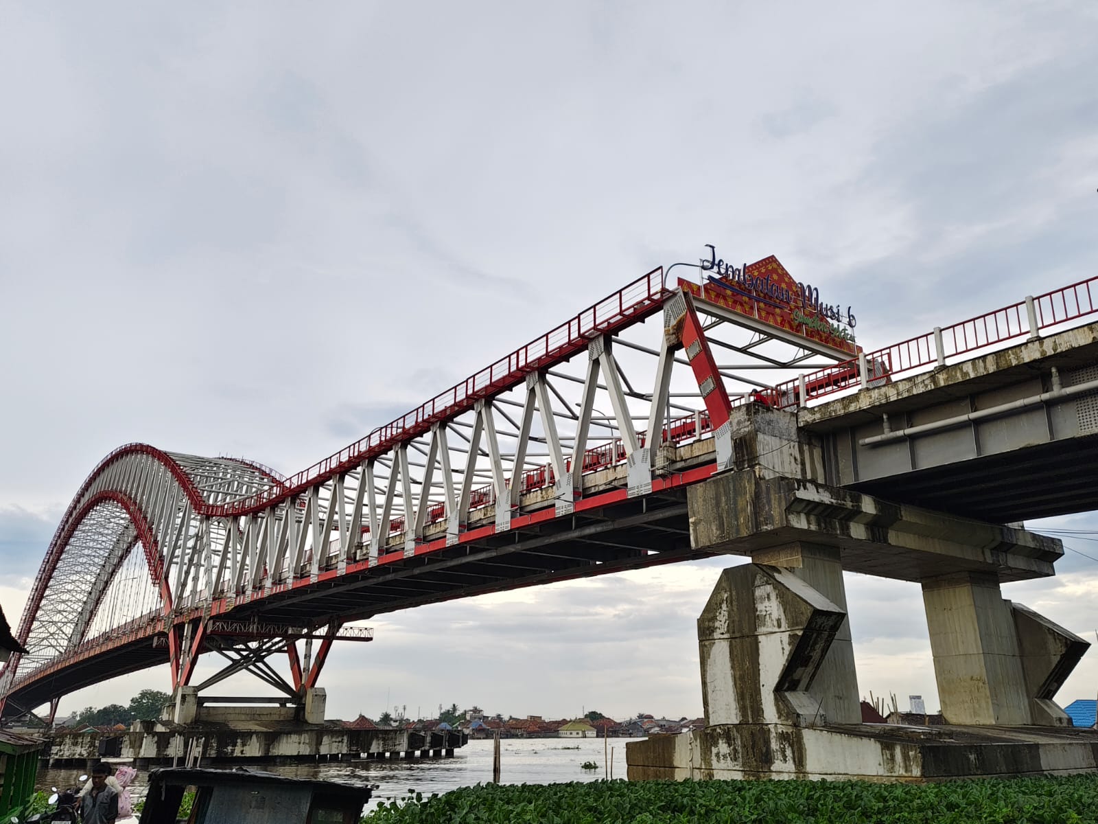 Buru Pelaku Pencurian Ratusan Meter Lampu Jembatan Musi VI Palembang Bernilai Miliaran Rupiah, Spesialis!