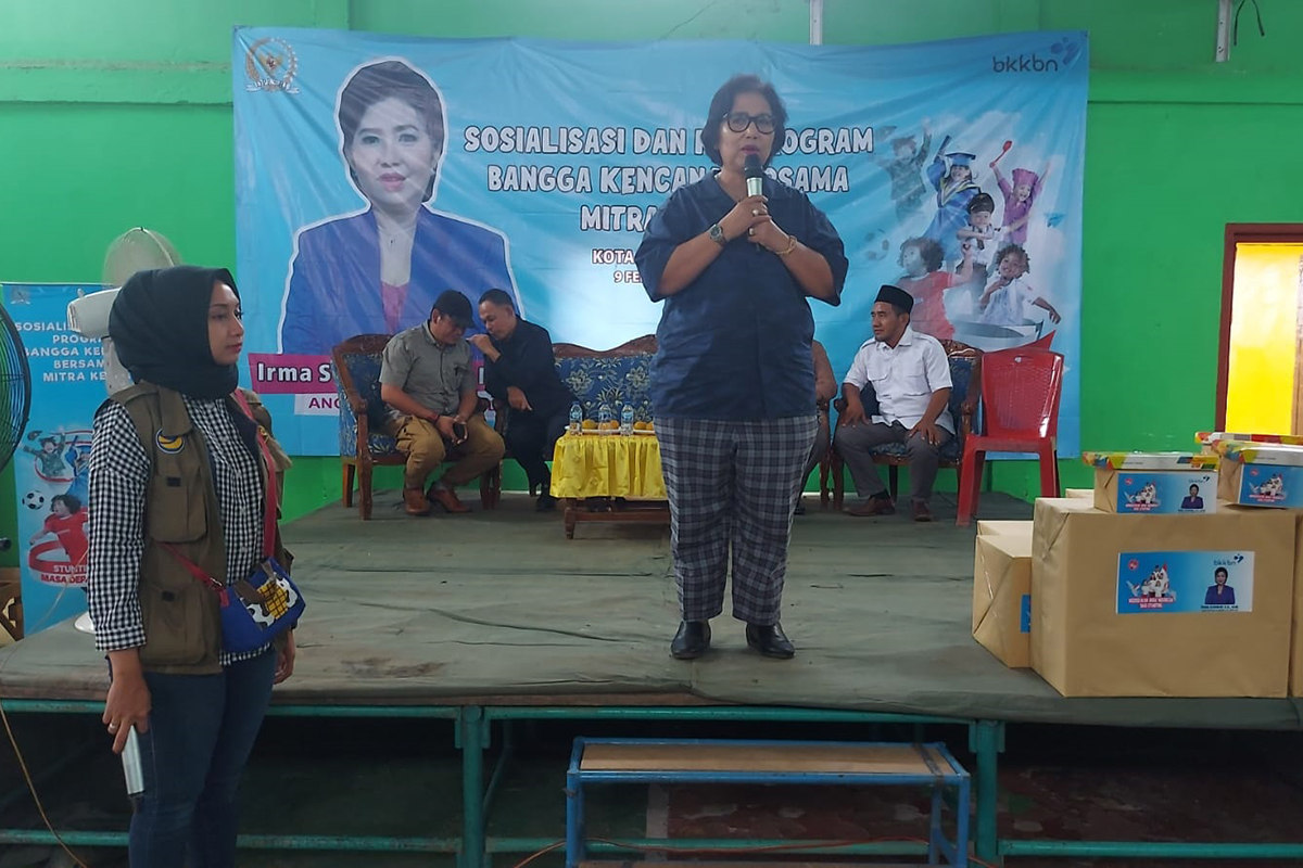 Membangun Keluarga Berkualitas, Irma Suryani Sosialisasi KIE dan Program Bangga Kencana di Desa Karang Bindu