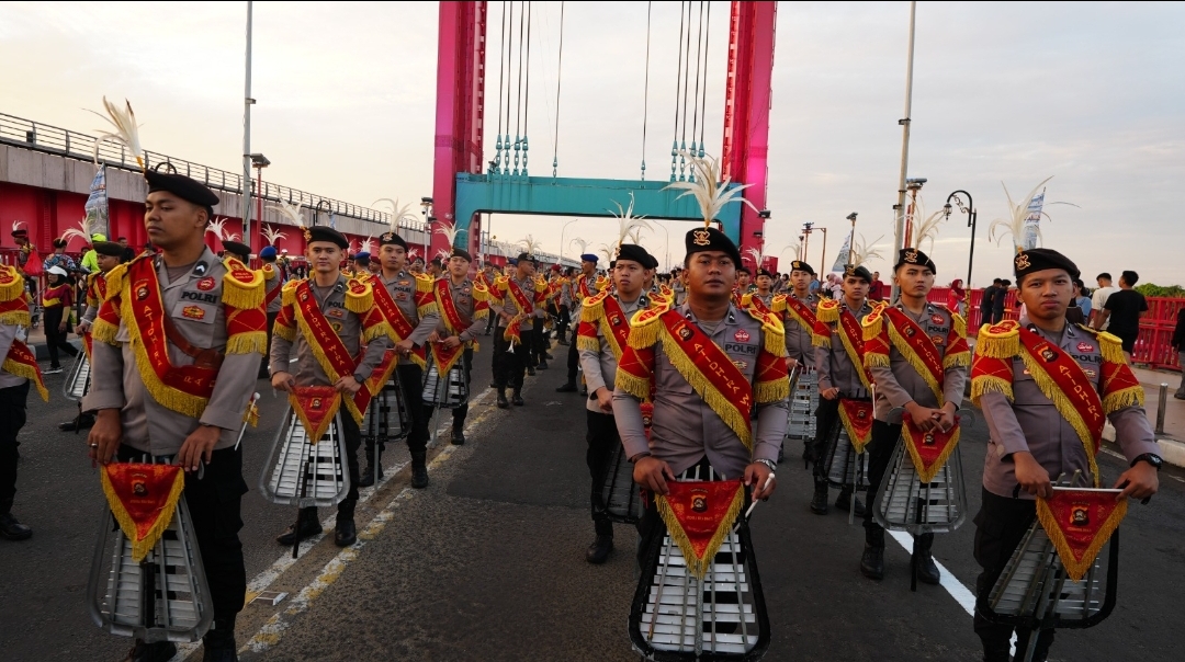 Marching Band Polda Sumsel Bikin Heboh CFD Palembang, Aksi Kayang Stikmaster Jadi Sorotan