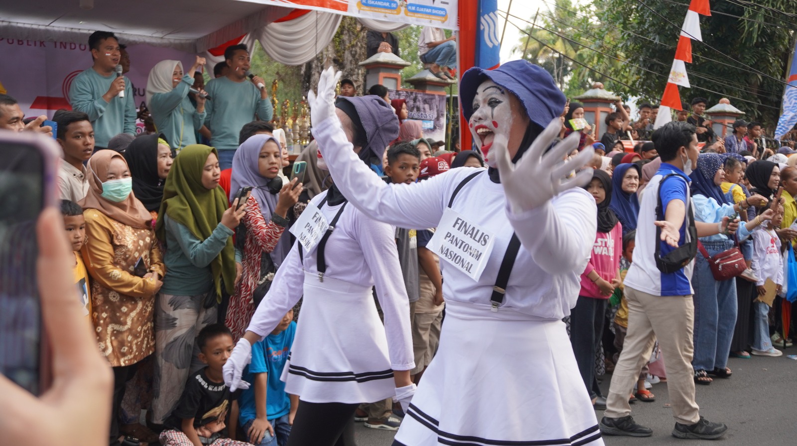 Tumpah Ruah, Ribuan Masyarakat Antusias Tonton Karnaval Budaya di OKI 
