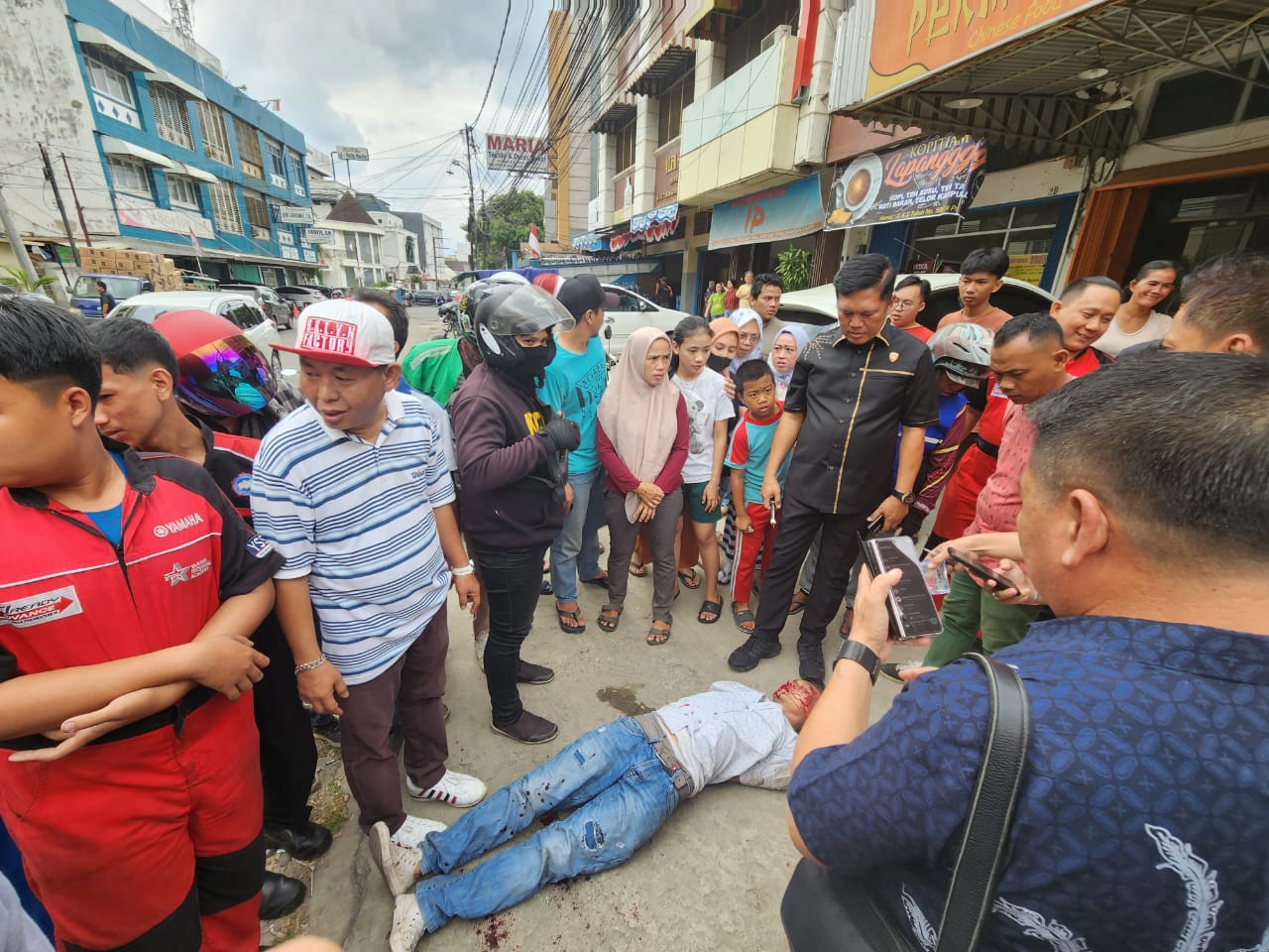 GERCEP, Direktur Intelkam Polda Sumsel Ini Selamatkan Pelaku Copet Dari Amukan Massa di Palembang 