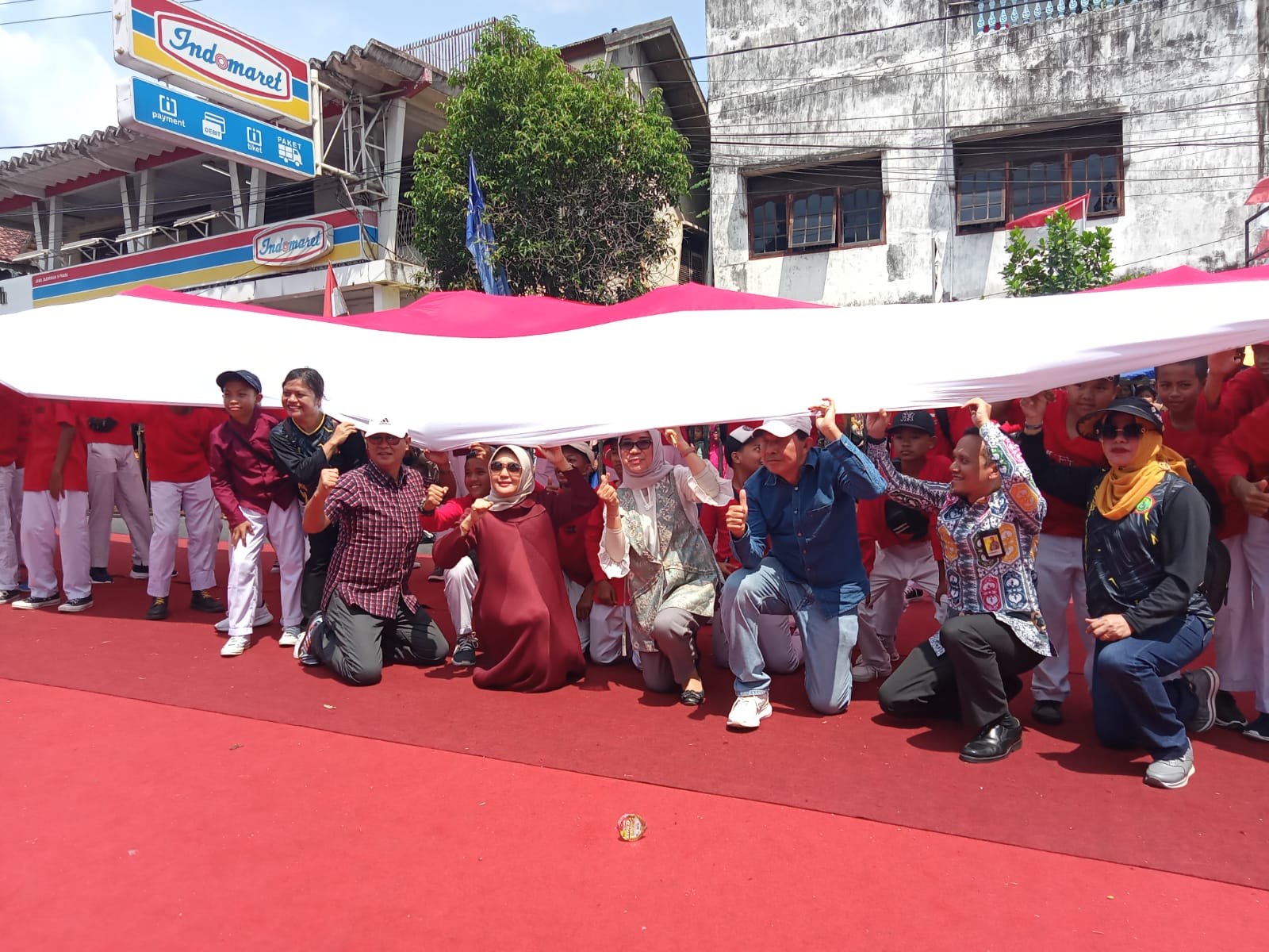 Karnaval HUT RI, Bendera Sepanjang 78 Meter Lintasi Jalan Jenderal Sudirman Prabumulih