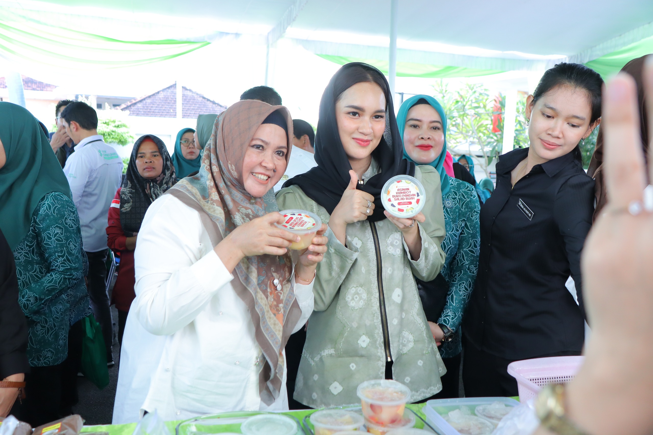 Kunjungi Pasar Bedug Ramadhan, Putri Azizah Prima Salam Belikan Tempe Orek Favorit Suami