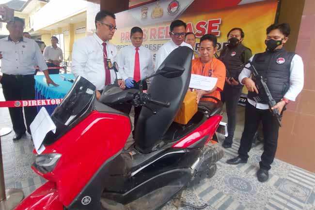 Polda Sumsel Tangkap Kurir Saat Antar 3 Kilogram Sabu Pakai Motor N-Max