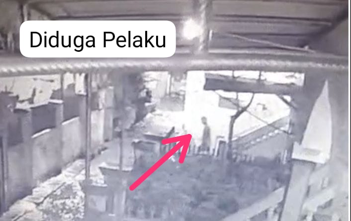 Aksi Pelaku yang Membakar Rumah Warga di Talang Semut Palembang Terekam Kamera CCTV