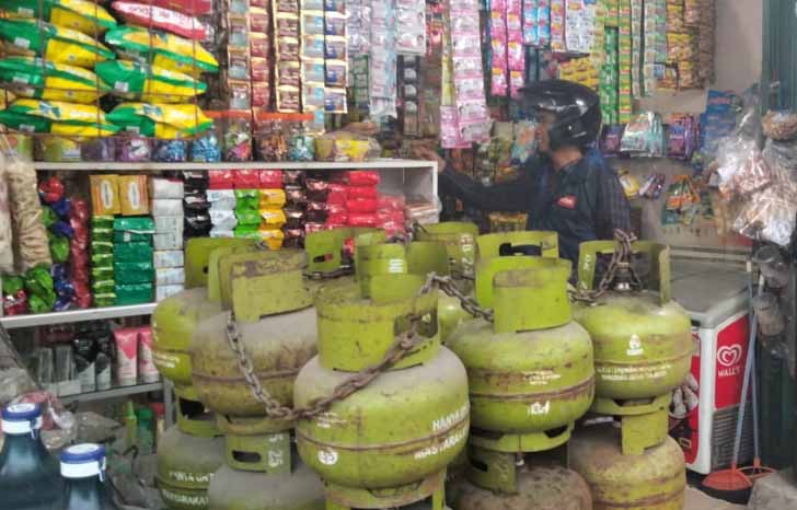 Aneh! Warga Beli Gas Melon Pakai KTP dan Dibatasi, Tapi Pemilik Warung Bisa Sekali Beli 10 Tabung Bahkan Lebih