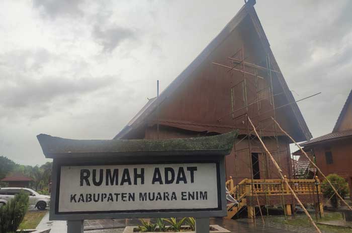 Rumah Adat Muara Enim Berasitektur Ulu Semende