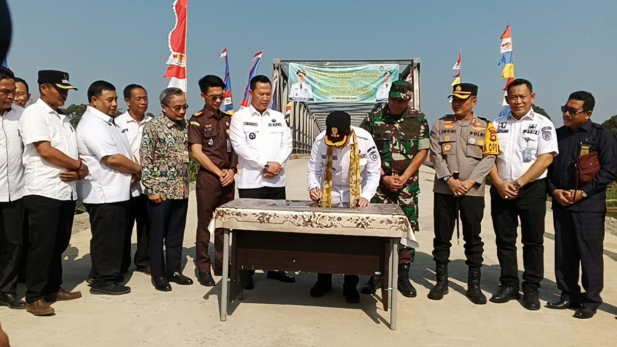 Pj Gubernur Sumsel Resmikan Jembatan Air Lematang di Ujan Mas Lama, Dukung Konektivitas dan Pertumbuhan Ekonom