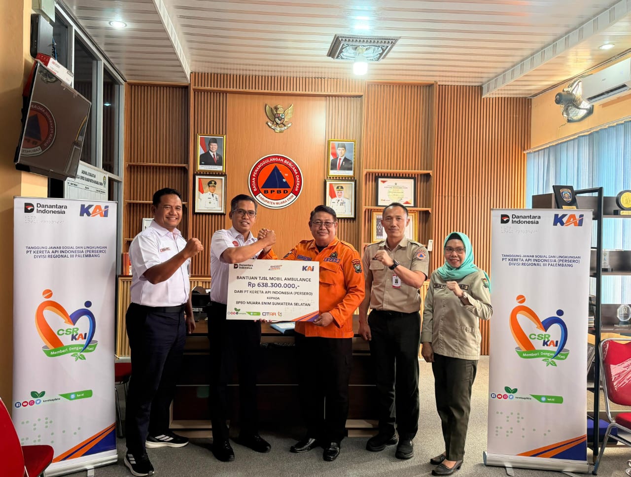 KAI Divre III Palembang Salurkan CSR Mobil Ambulance ke BPBD Muara Enim 