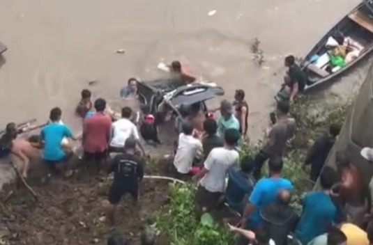 Mobil Travel Terjun Bebas di Jembatan Sungai Kelingi Musi Rawas, 4 Penumpang Dilaporkan Tewas