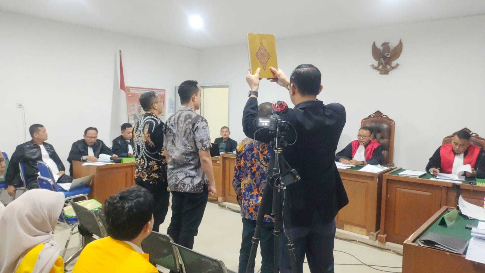 Mantan PJ Bupati OKU Hadir Pemeriksaan Sidang Korupsi Pemberi Fee Proyek Pokir DPRD