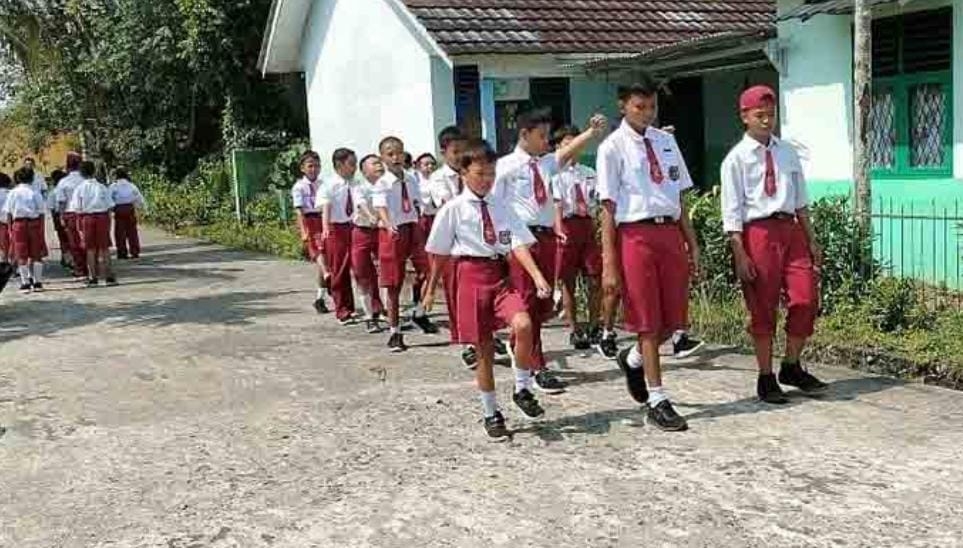 Peringatan HUT ke-78, Siswa dan Siswi SD Negeri 4 Muba Sumsel Latihan Gerak Jalan 