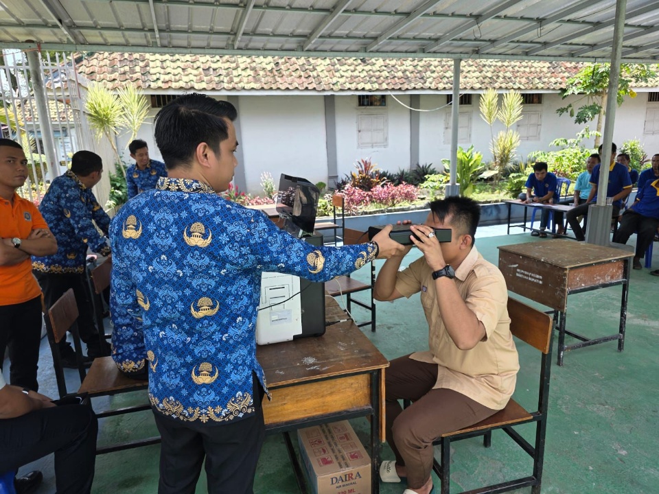 30 Warga Binaan Lapas Tanjung Raja Ikuti Perekaman Data Kependudukan dan Pemadanan NIK
