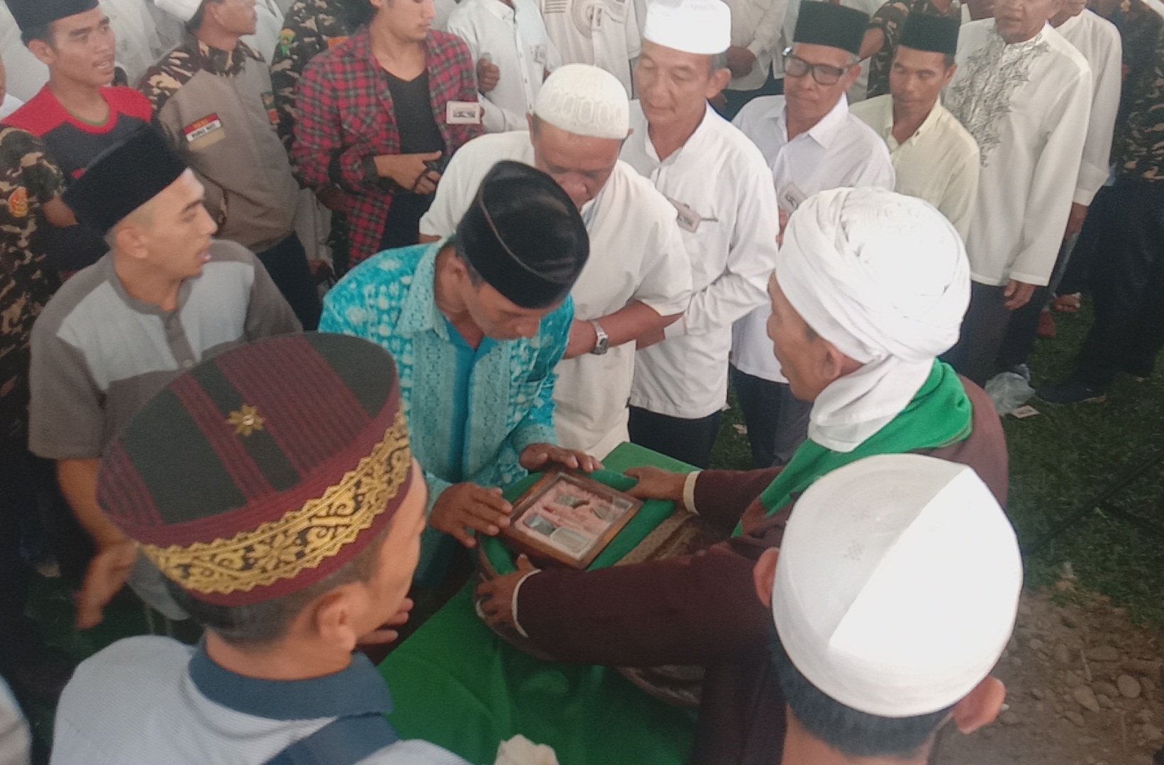 Syekh Sayyid Ahmad Rouhi Ad-Dailaby Al- Jailani Tausyiah di Muratara,  Bawa Rambut Rosulullah