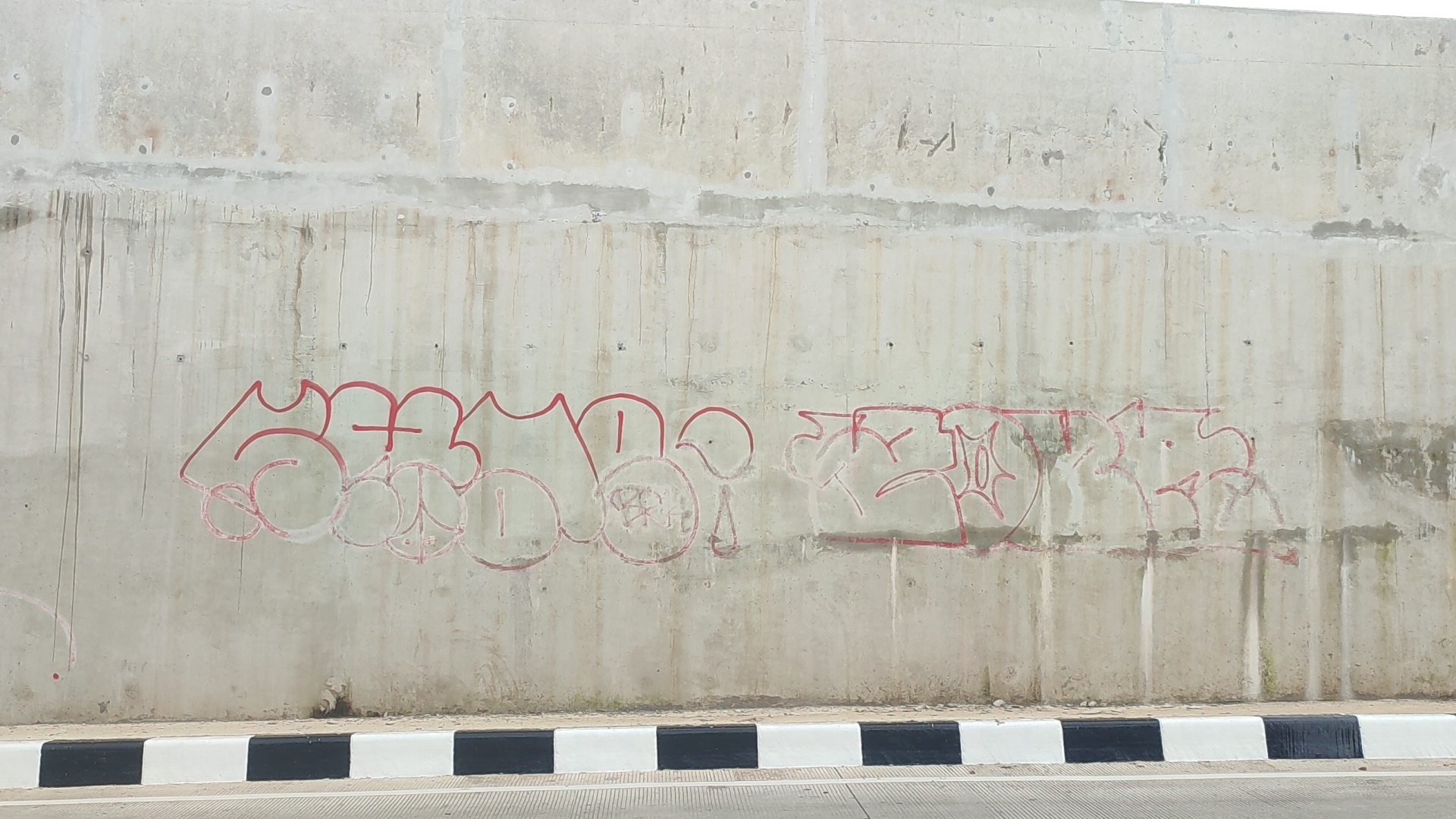 Belum Diresmikan, Dinding Flyover Simpang Sekip Palembang Dipenuhi Coretan Vandalisme