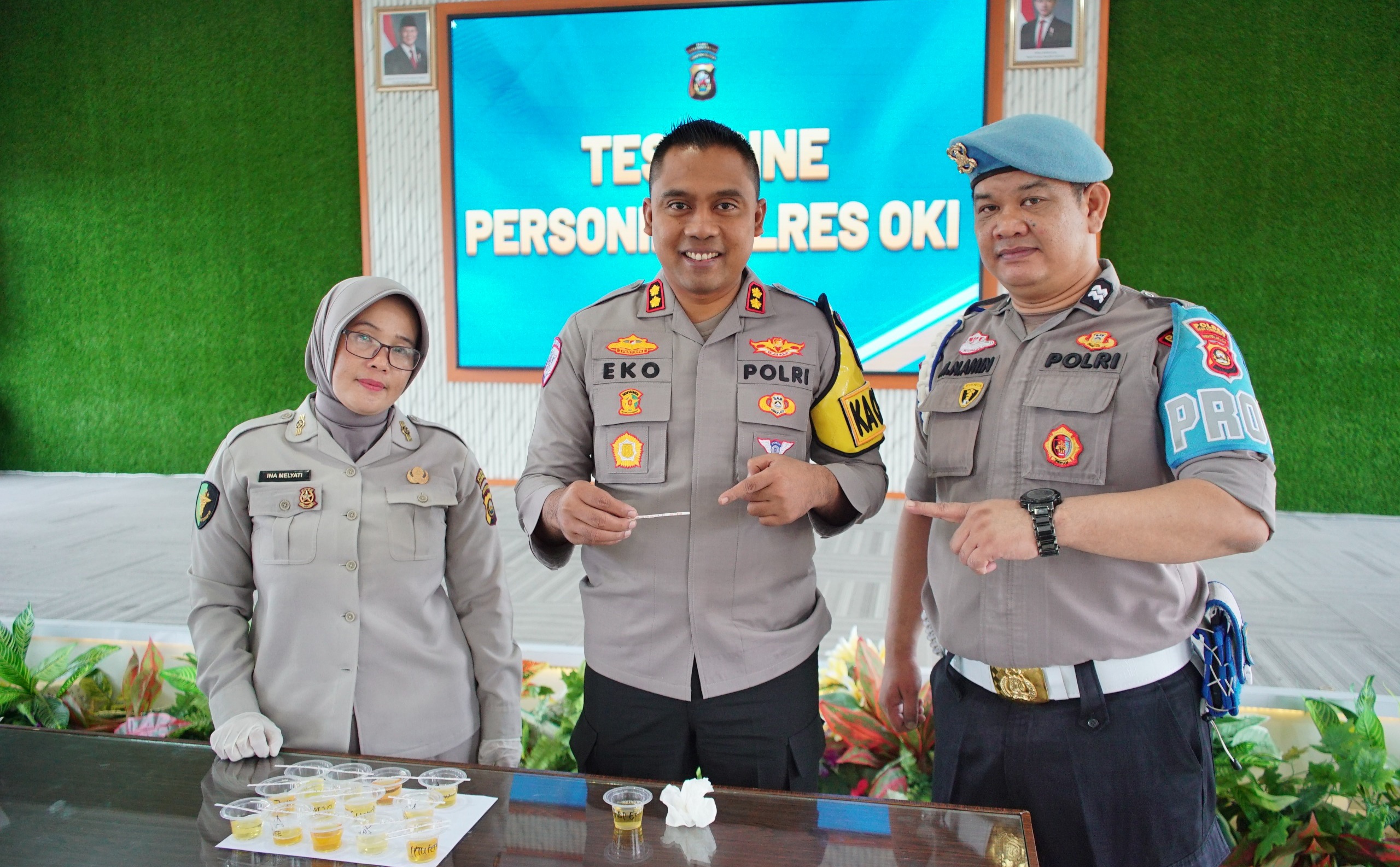 Ratusan Personel Polres OKI Tes Urine, Pimpinan Beri Teladan