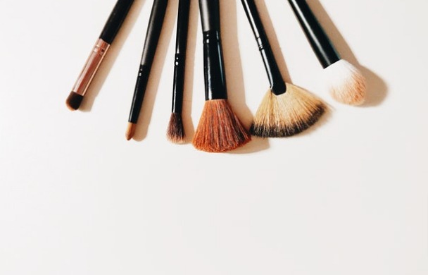 Siapa yang Baru Tau? Alat Make Up Ternyata Ada Masa Berlakunya dan Harus Rutin Diganti