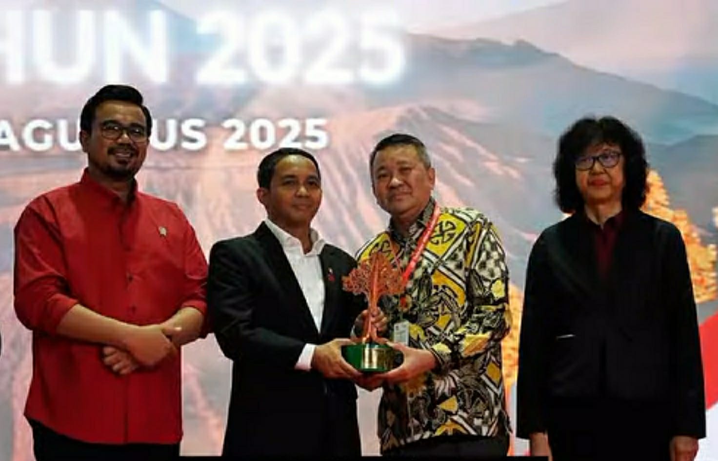 PT Tanjungenim Lestari Pulp and Paper Raih Penghargaan Prima Wana Karya Emas 2025 dari Kementerian Kehutanan