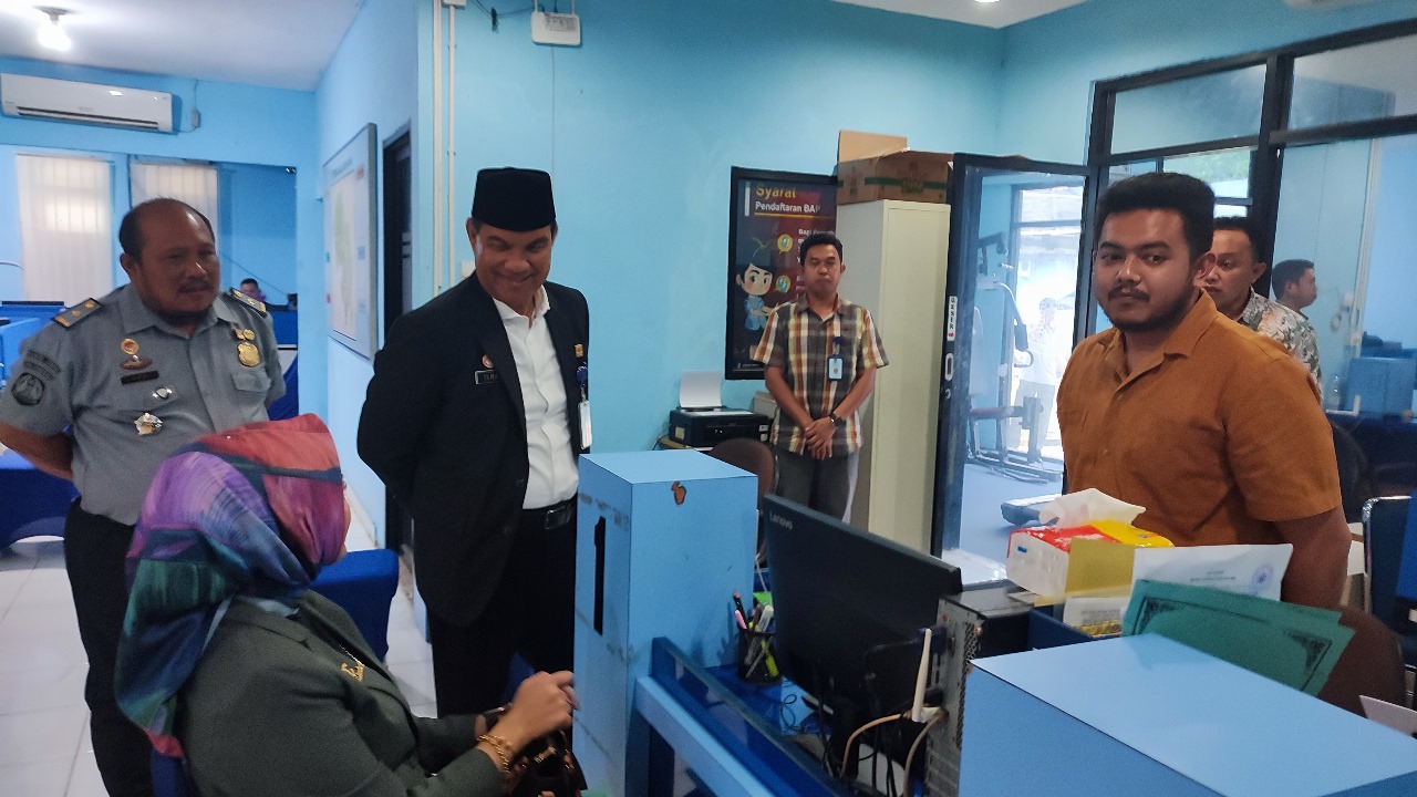 Kakanwil Ilham Djaya Tinjau Pelayanan Paspor Pasca Hari Kemerdekaan di Kantor Imigrasi Kelas I TPI Palembang 