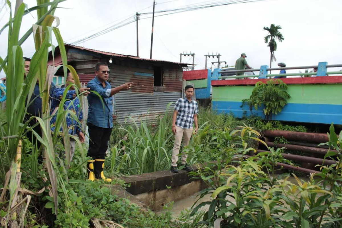 Langsung Turun ke Lapangan! Walikota Terpilih H. Arlan dan Tim Pemerintah Kota Prabumulih Beraksi Atasi Banjir