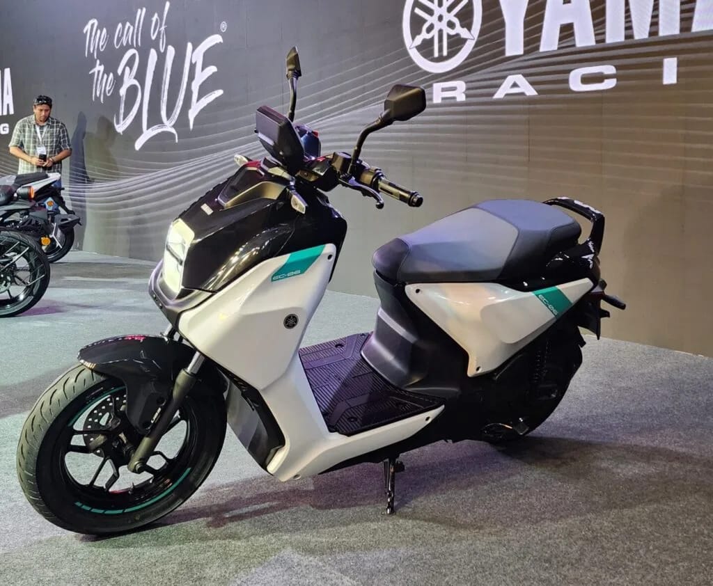 Yamaha EC-06 Motor Listrik: Desain Futuristik, Sistem Pencahayaan Full-LED