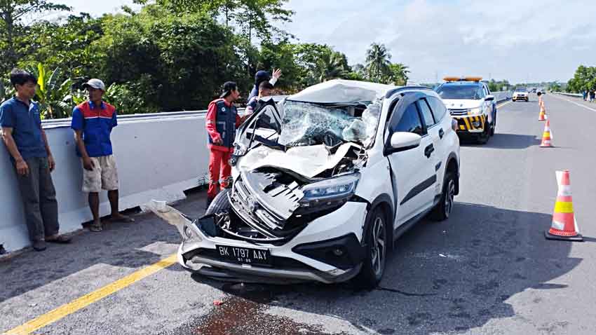 Ngantuk, Toyota Rush Tabrak Buntut Hino di Tol Kapal Betung, Nasib Penumpang?