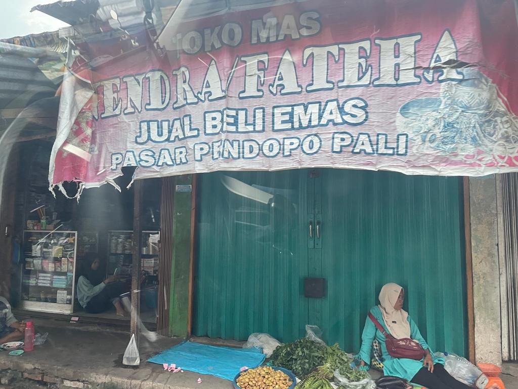 Aktivitas Pasar Berjalan Normal, Toko Emas Korban Perampokan 3 Pria Bersenjata Api di PALI Tutup