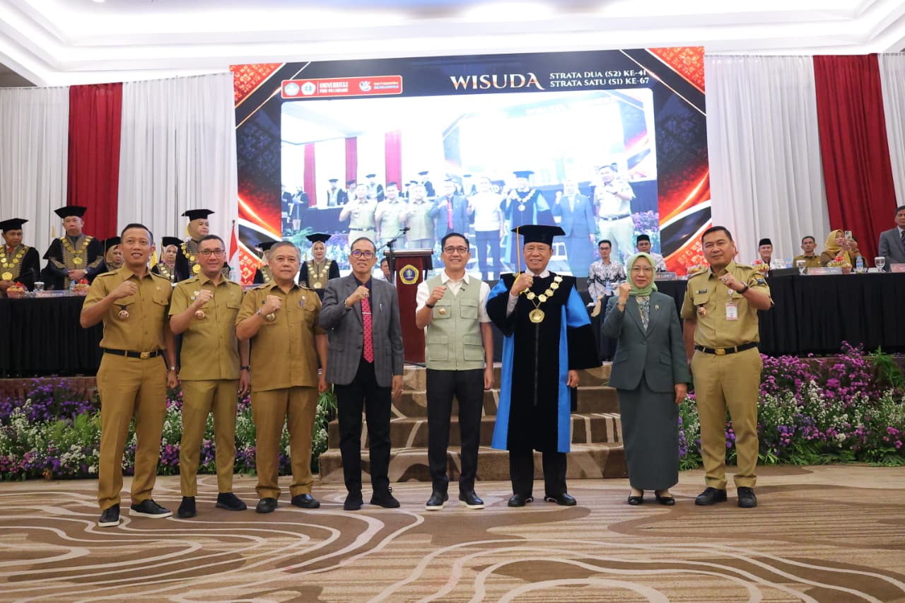 Ratu Dewa Hadiri Acara Wisuda Universitas PGRI Palembang